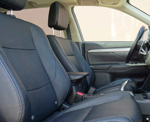 Mitsubishi Outlander cena 55900 przebieg: 212800, rok produkcji 2013 z Mikołów małe 92